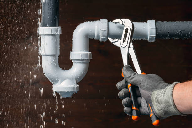 Professional Leak Detection technician working in Spencerville, IN